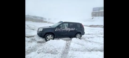 Jeep Nissan vitesse 3am beza7et farech lon beige