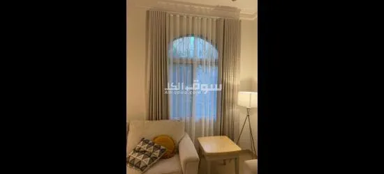 يوجد لدينا ستائر جاهزة