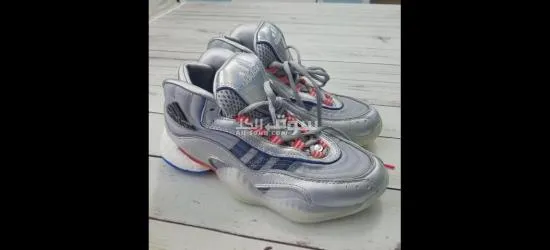 Basketball shoes Adidas number 42